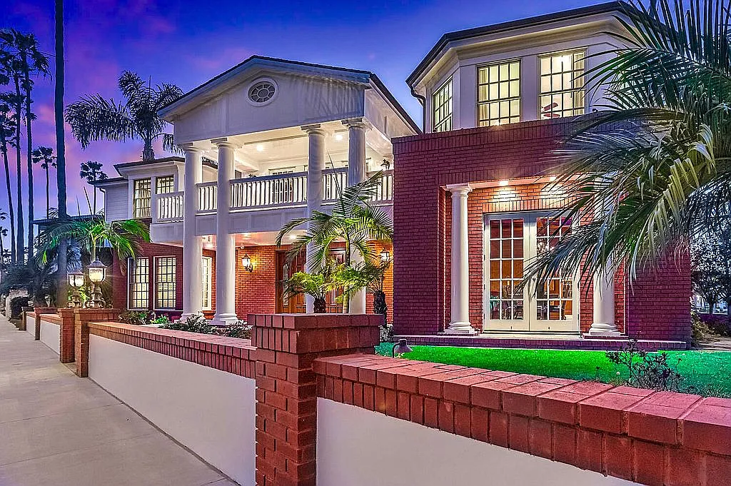 93 Giralda Walk in Long Beach, CA